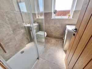 Shower room- click for photo gallery